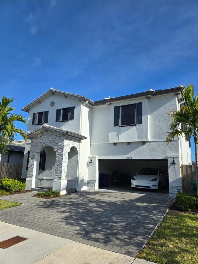 Building Photo - 13408 SW 284th Terrace