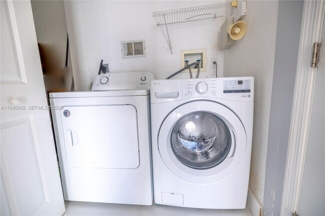 Building Photo - 8826 W Flagler St