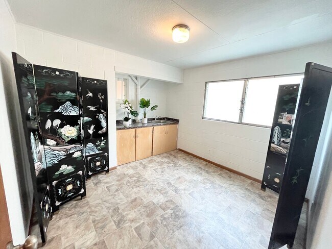 Building Photo - 2429 N School St