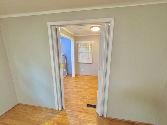 Building Photo - Statesville - HWY 90 - 3 Bedroom/ 1.5 Bath