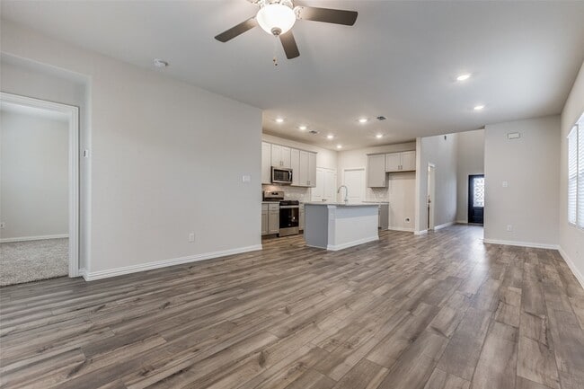 Building Photo - 5011 Bellhurst Dr