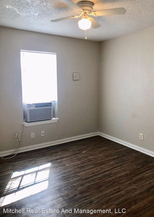 Building Photo - 3 br, 1 bath House - 207 Love St. Apt. 112