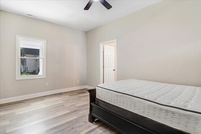 Building Photo - 1211 North St