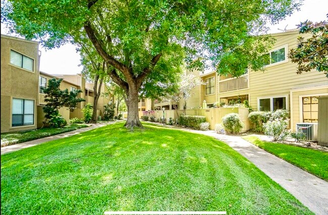 Building Photo - 9317 Pagewood Ln