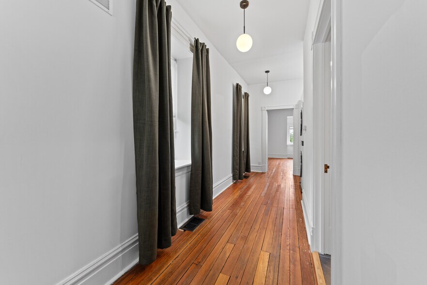 Building Photo - 2014 James St