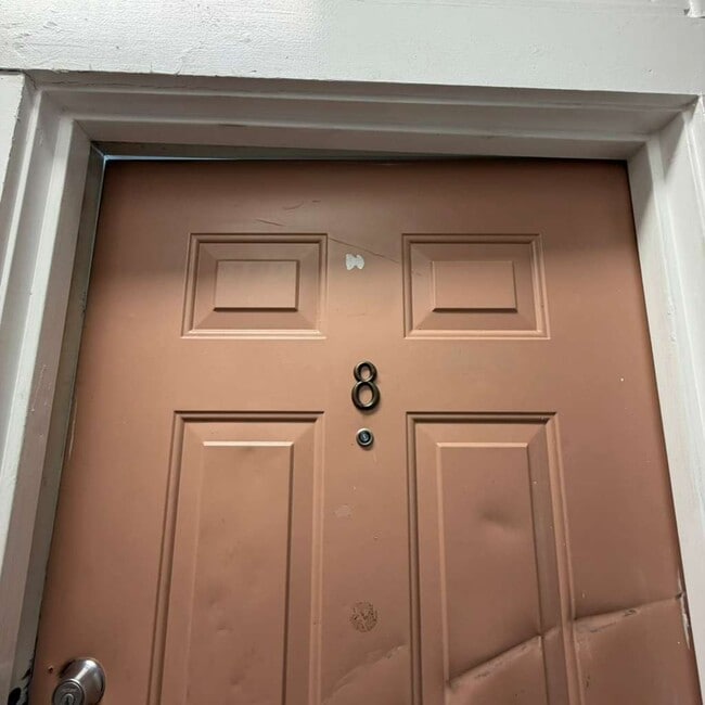 Building Photo - 311 W King St