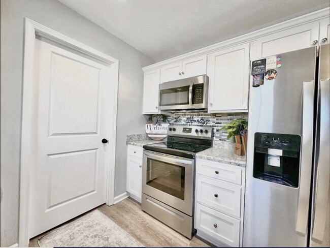 Building Photo - Pristine 3 Bed, 2 Bath Rental Built in 2022!