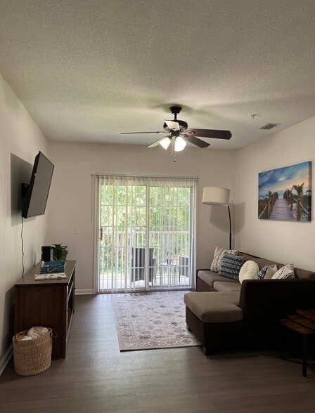 Living Room - 8227 Lobster Bay Ct