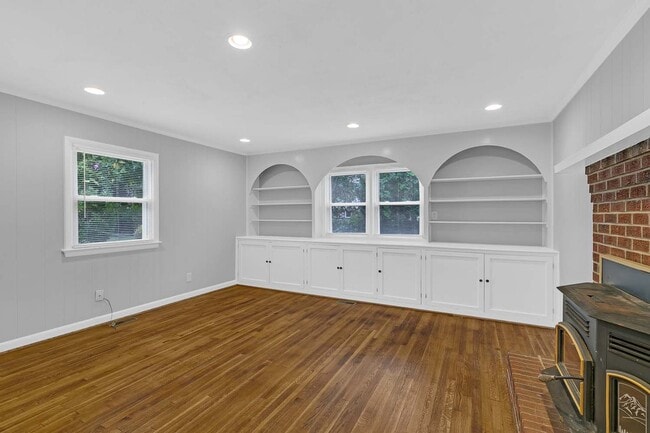 Building Photo - 553 Blount Point Rd