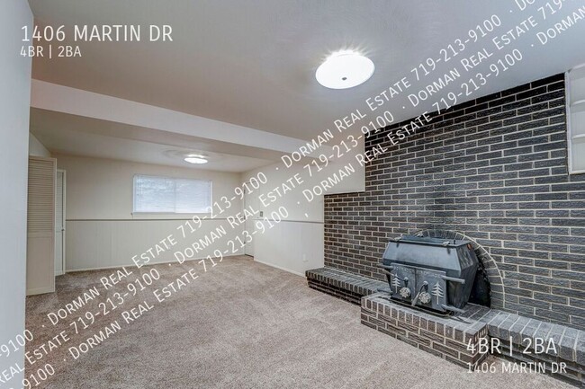 Building Photo - 1406 Martin Dr