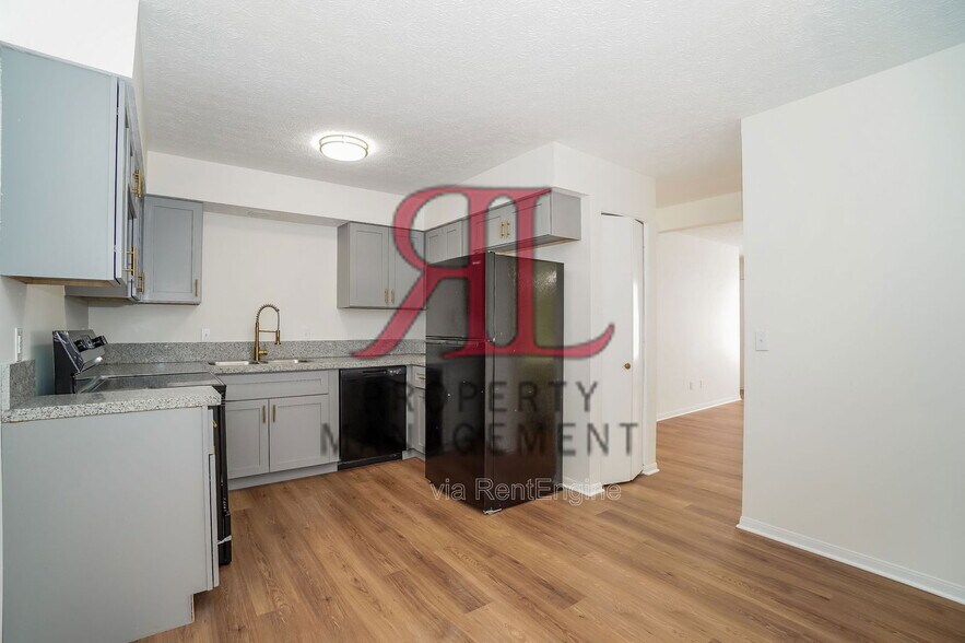 Building Photo - 3132 Rotunda Ct N