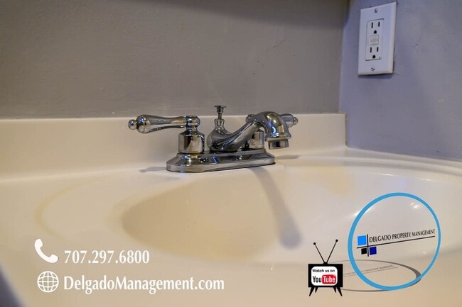 Building Photo - Enjoy Benicia living in this recently upgr...