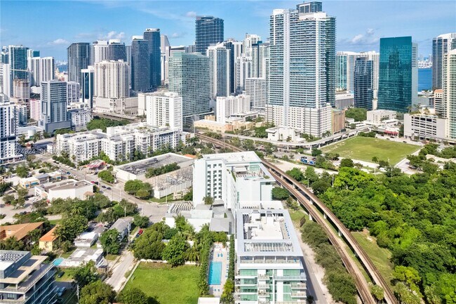 Building Photo - 1600 SW 1st Ave