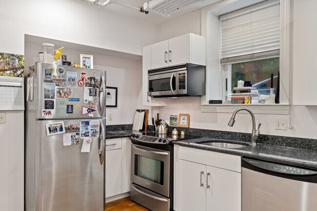 Building Photo - 130 Longwood Ave