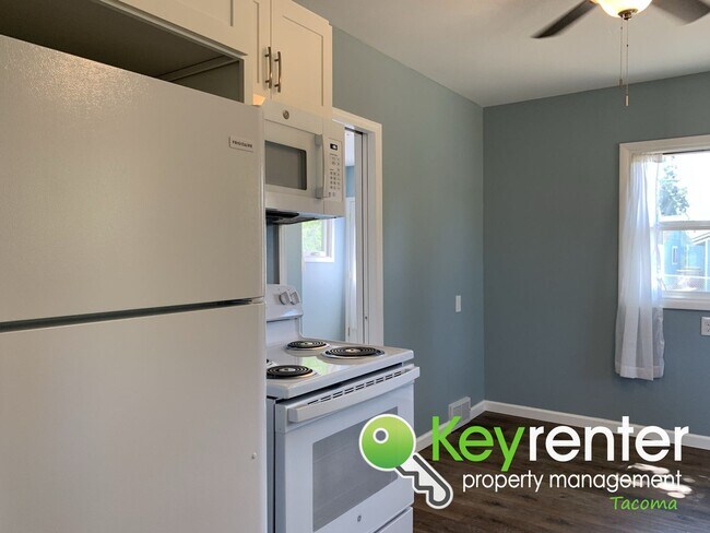 Building Photo - Recently Remodeled 3bd/1.5Bath Tacoma House!