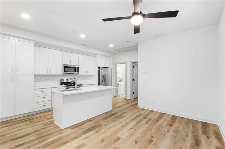 Building Photo - 128 Hilltop Dr SW