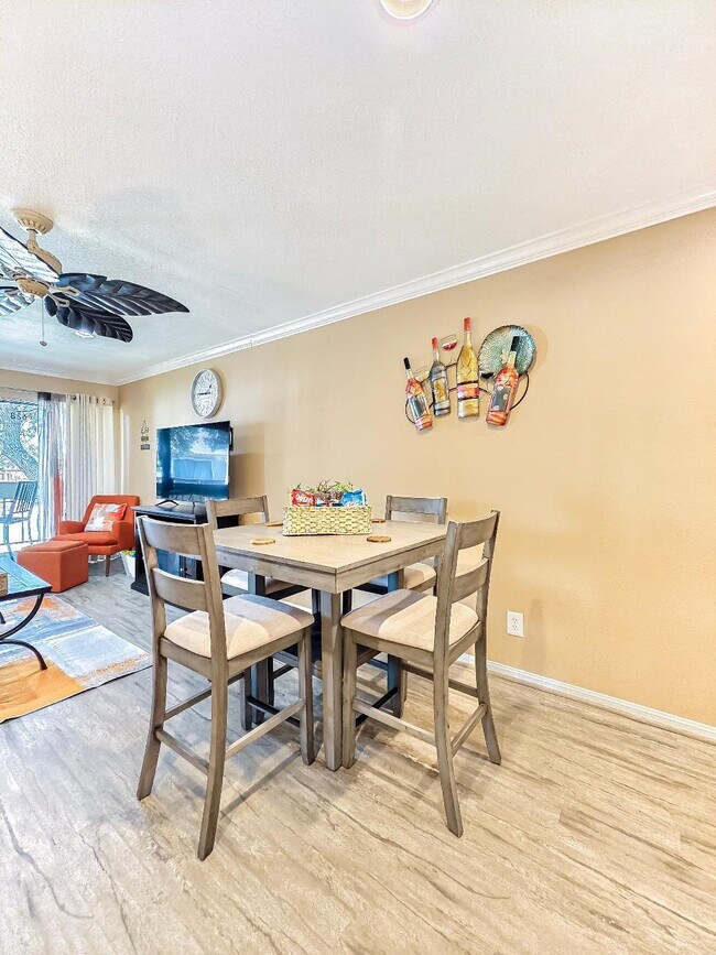 Building Photo - 12100 Melville Dr