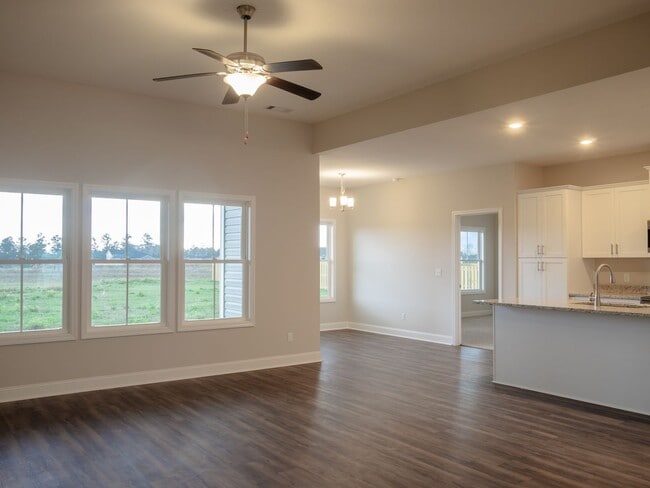 Building Photo - 408 S Zetterower Ave