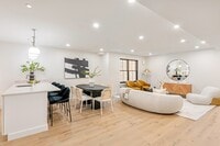 Building Photo - 421 Saratoga St