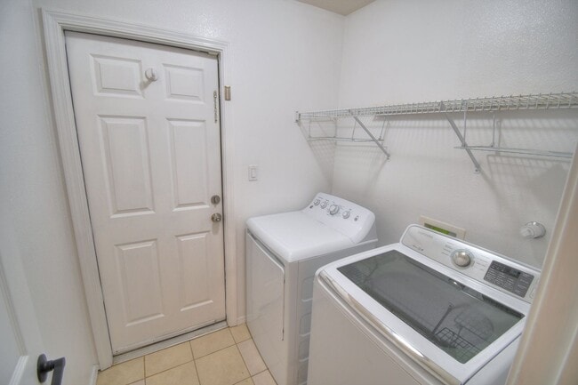 Building Photo - Ventana Ranch 3 BEDROOM   2 Bathroom   2 C...