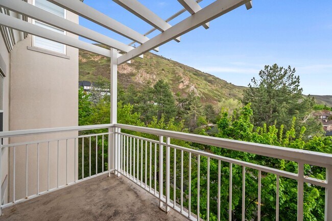 Building Photo - 3075 Kennedy Dr