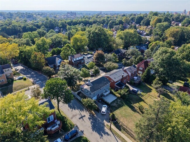 Building Photo - 261 Catalpa Pl