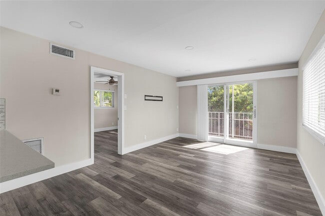 Building Photo - 2182 NE 5th Cir