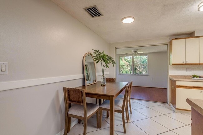 Building Photo - 1748 Colmar Dr