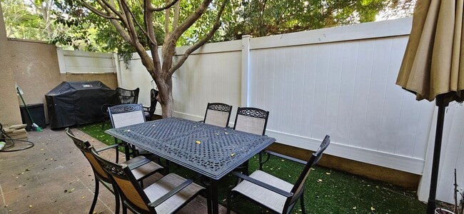 Building Photo - Charming 3-Bedroom Townhome in Prime Pasad...