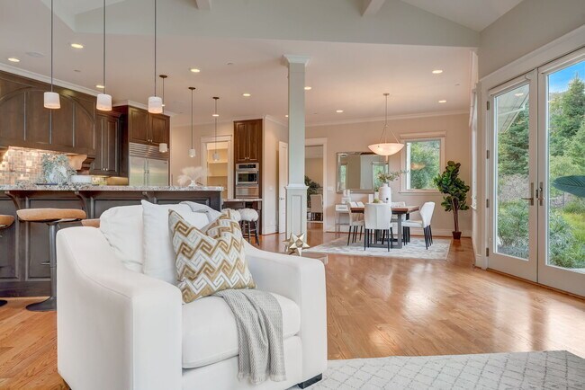 Building Photo - 140 Emerald Estates Ct