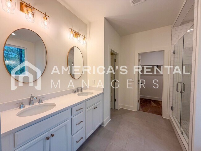 Building Photo - Home for Rent in Vestavia Hills, AL!!! Sig...