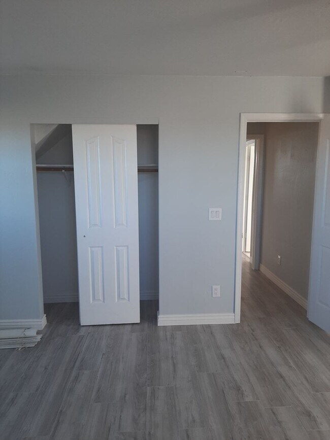 Building Photo - Amazing Panoramic Views & Room to Spread o...