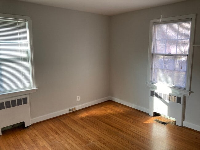 Building Photo - Meadowbrook