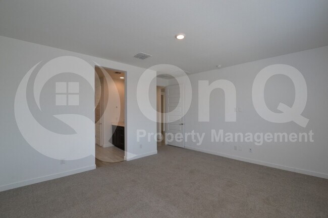 Building Photo - 9213 W Glenrosa Ave