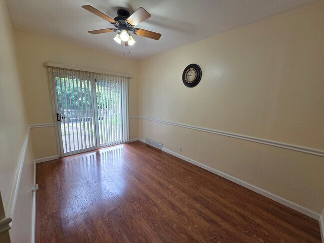 Building Photo - 313 Rinne St