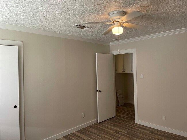 Building Photo - 10622 Golden Quail Dr
