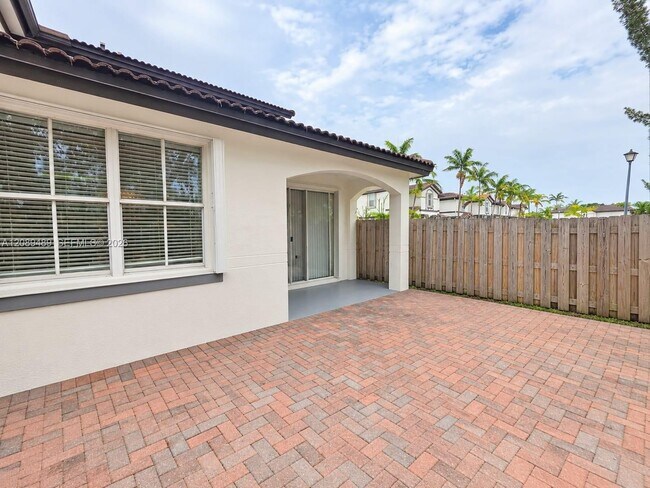 Building Photo - 7800 NW 116 Pl