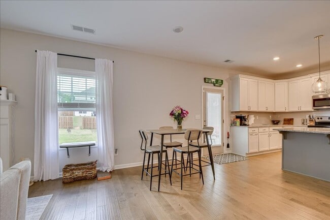 Building Photo - 211 Palisade Rdg