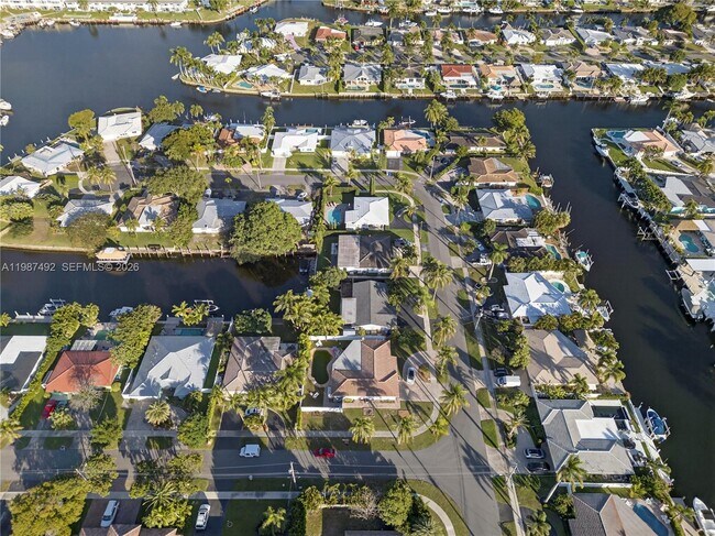 Building Photo - 371 SE 3rd St