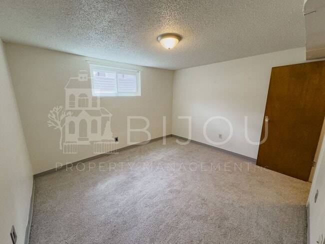 Building Photo - 3306 W Platte Ave