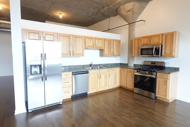 Building Photo - 3963 W Belmont Ave