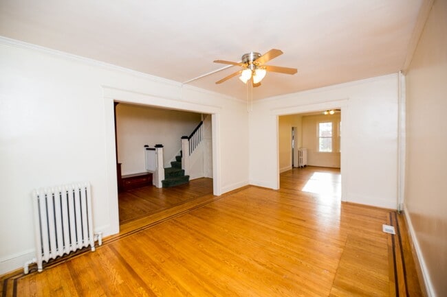 Building Photo - 2026/2027 JHU off-campus Renovated Charles Village 5bd/2ba w/ W/D & CAC Available 6/9/26