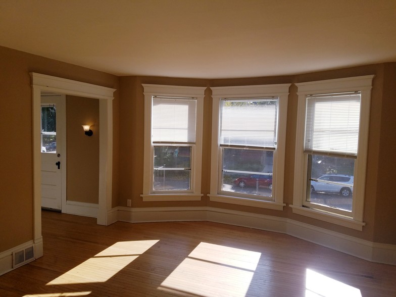 Building Photo - 1044 Spaight St