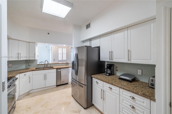 Building Photo - 3255 NE 184th St