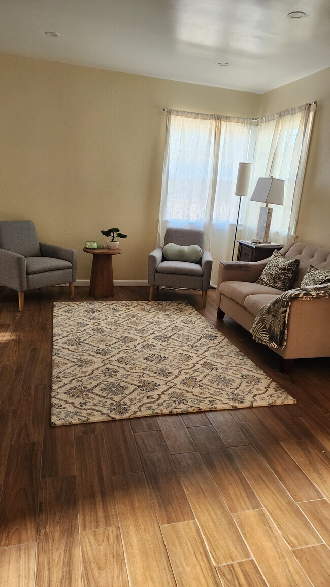 Building Photo - 2320 Cerritos Ave