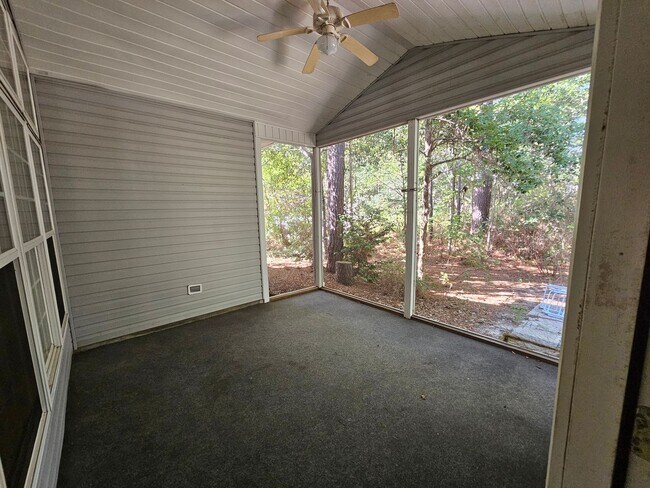 Building Photo - 413 Cypress Dr
