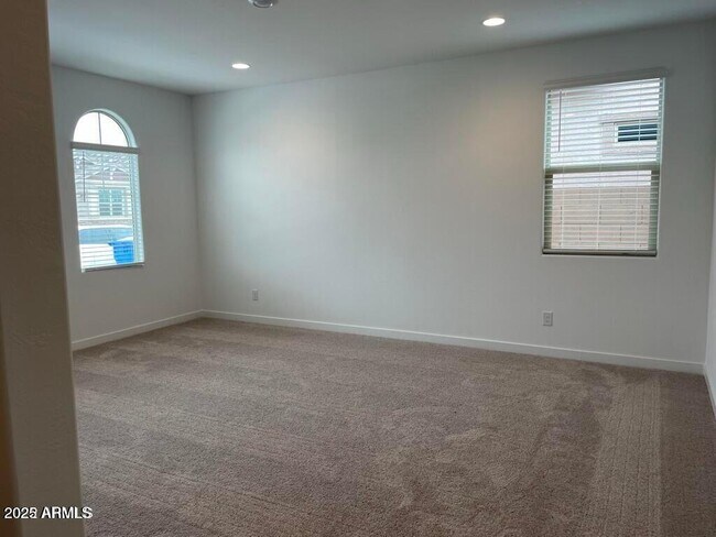 Building Photo - 9310 W Montecito Ave