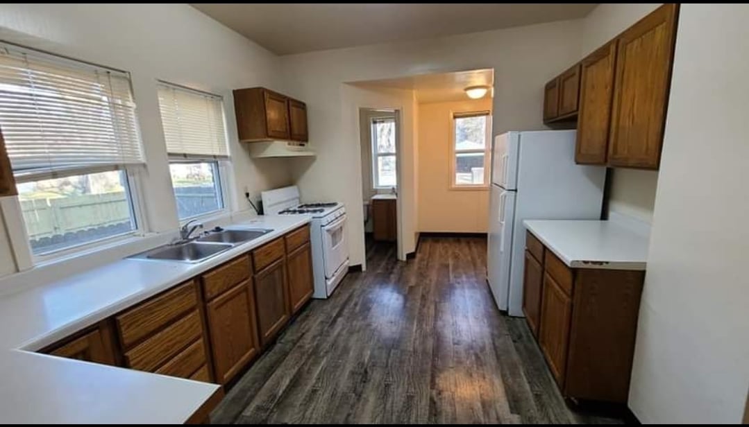 Building Photo - 819 11th St N