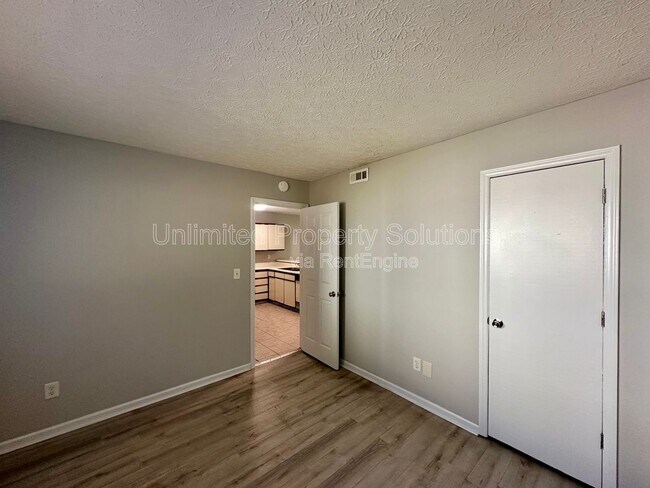 Building Photo - 205 Sunn Aire Ct