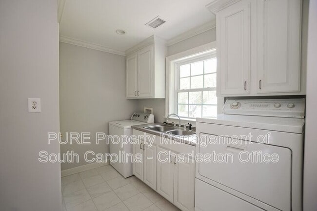 Building Photo - 1166 Waterfront Dr